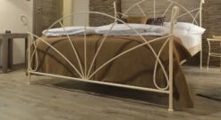 Bett "Acara" -Bettbezüge Verkäufe 2024 bett acara fussteil vorne versetzt