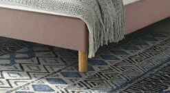 Bett "Arensa" -Bettbezüge Verkäufe 2024 bett arensa holzfuesse zylindrisch