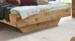 Bett "Antelao" -Bettbezüge Verkäufe 2024 bett marmolata zirbenholz natuerlich maserung