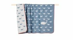 Pad® Kuscheldecke "Whale" Blue