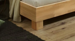 Bett "Marmore" -Bettbezüge Verkäufe 2024 massivholzbett marmore stabiles fussteil gr