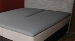 Boxspring-Spannbetttuch Für Split-Topper (individueller Kopfteileinschnitt)