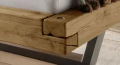 Bett "Claro" -Bettbezüge Verkäufe 2024 vollholz balkenbett natuerliche risse astloecher